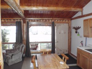 ivanhoe lake log suites 1-4 dining area